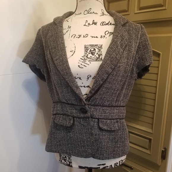 Charlotte Russe Short Sleeve Blazer - Picture 3 of 9